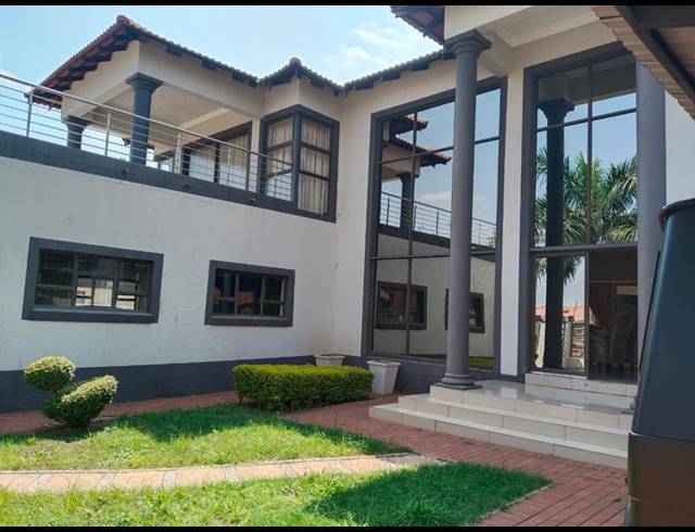 6 BEDROOM HOUSE FOR SALE IN WATERBERRY COUNTRY ESTATE